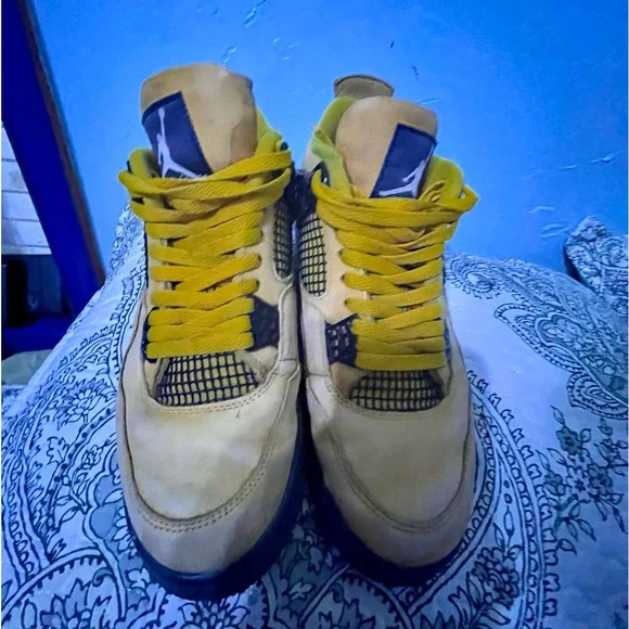 Jordan 4 Retro Lightning